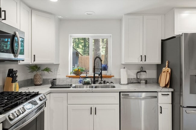 Building Photo - 125 Mountain View Dr