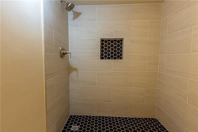 Building Photo - 3125 Oakland Shores Dr