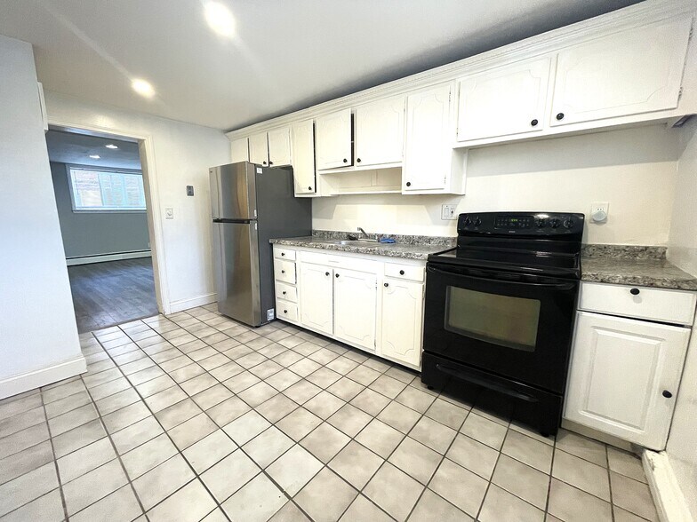 Building Photo - 8 Bryon Rd