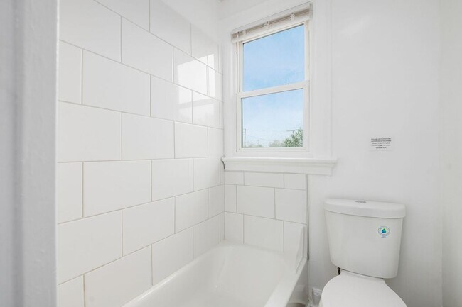 Building Photo - Fully renovated...extra half bath...laundr...