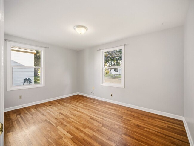 Building Photo - 2716 W Everett Ave