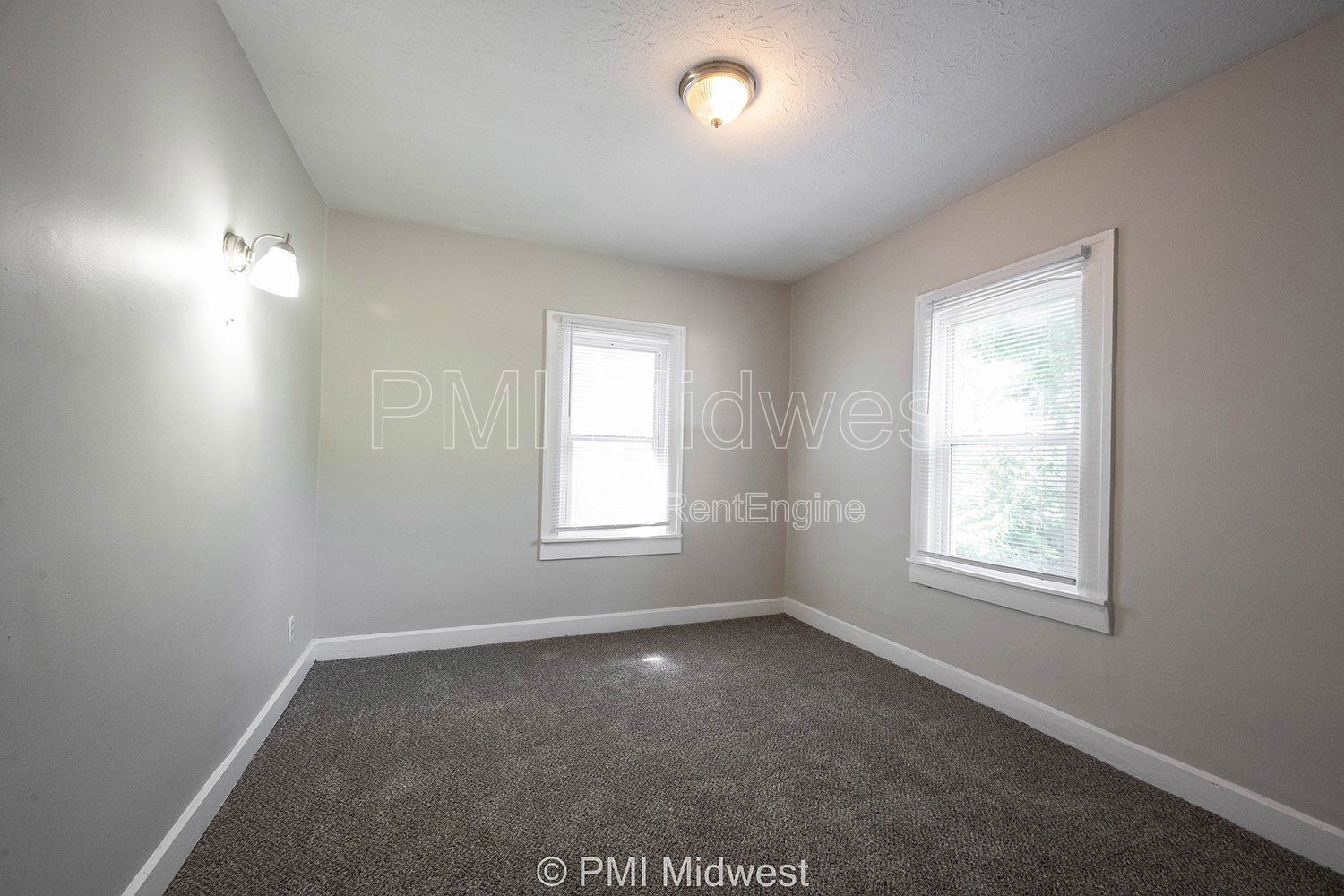 Building Photo - 1529 E Ohio St