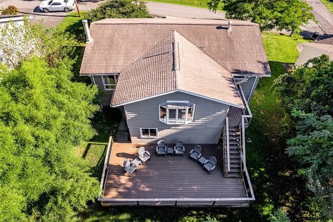 Building Photo - 521 Woodhaven Dr