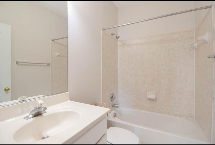 Building Photo - 12681 Heron Ridge Dr