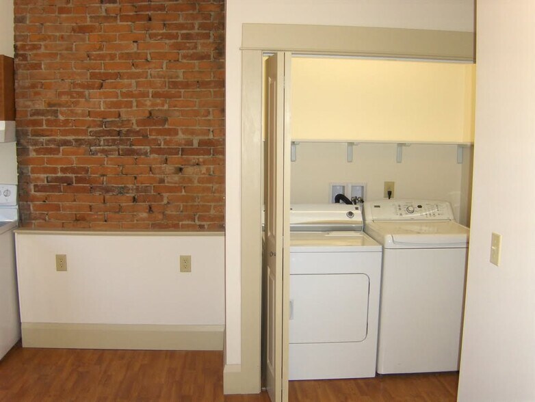 Building Photo - 2215 Market St