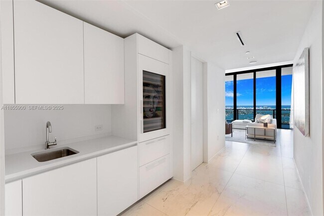 Building Photo - 1000 Biscayne Blvd