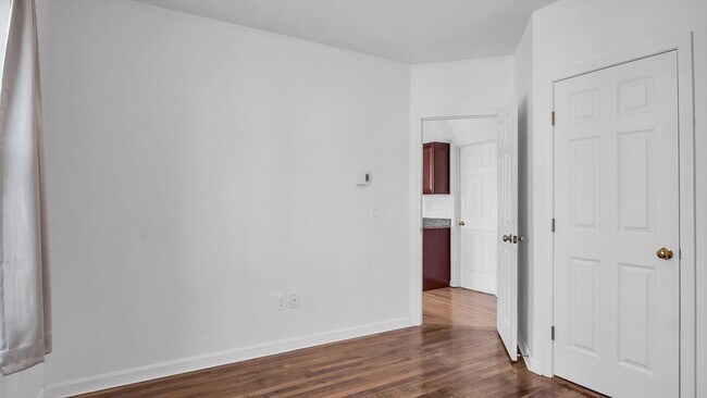 Building Photo - 1442 Main St