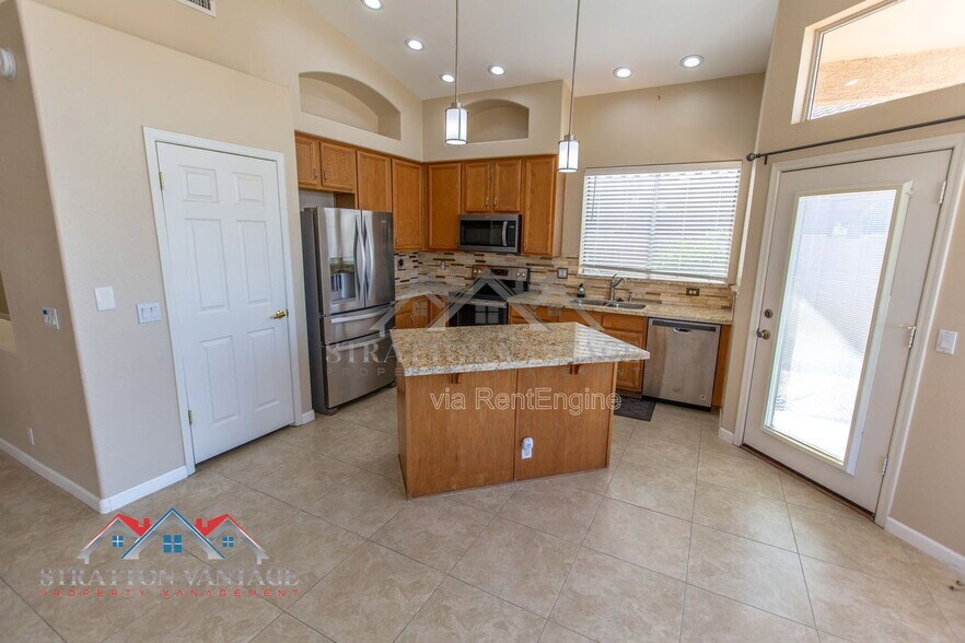 Building Photo - 6152 W Irma Ln