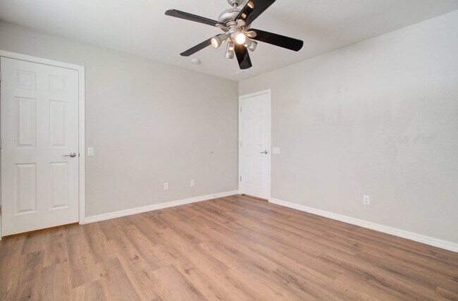 Building Photo - 2143 W Marconi Ave