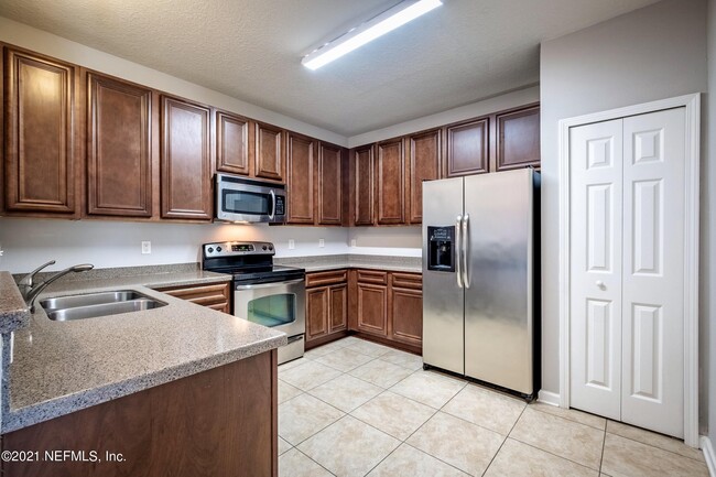 Building Photo - 4920 Key Lime Dr