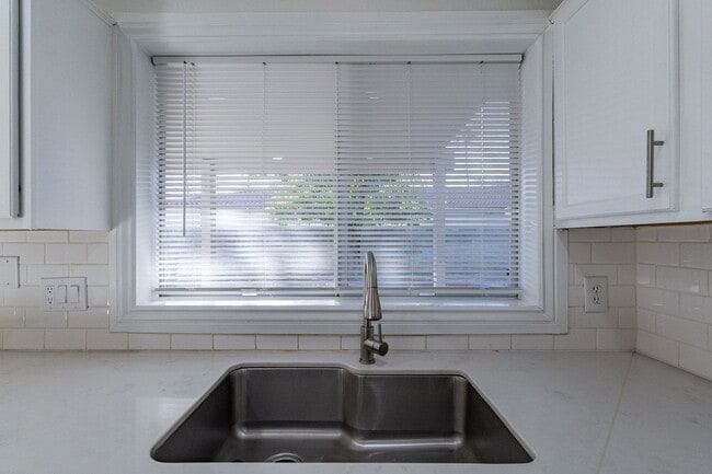 Building Photo - Spacious 5-Bedroom Home with Open Layout & Private Backyard