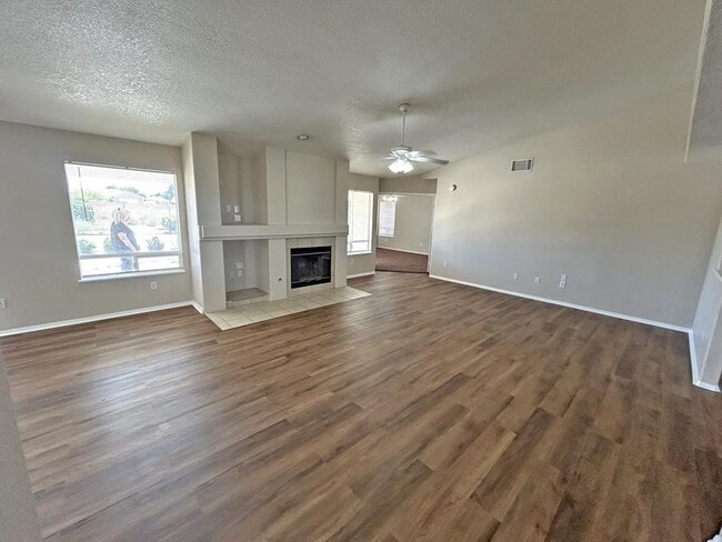 Building Photo - 7728 Paisley Ave