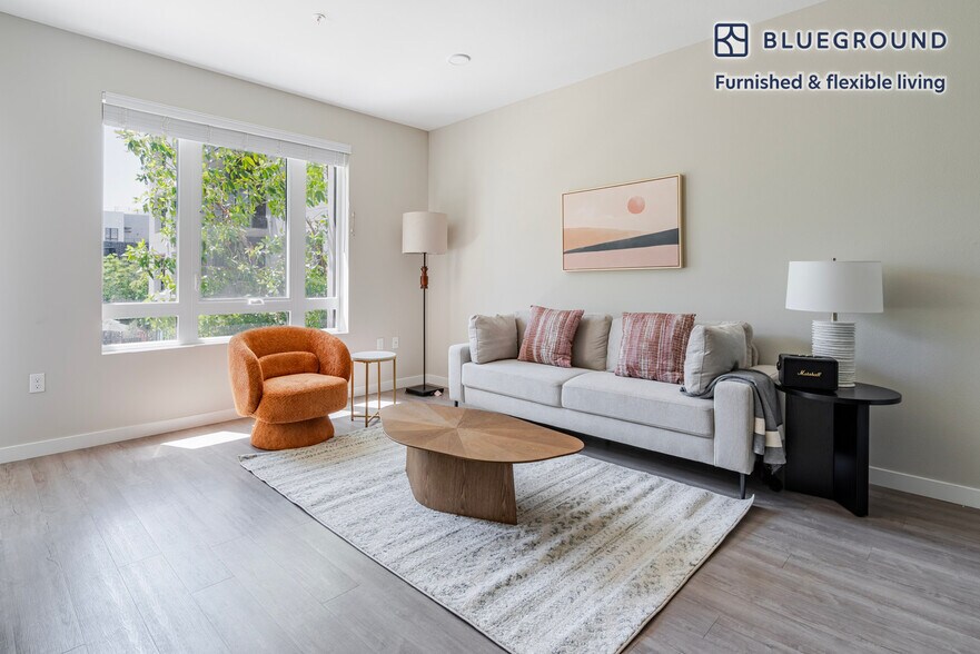 Primary Photo - 3560 Rambla Pl