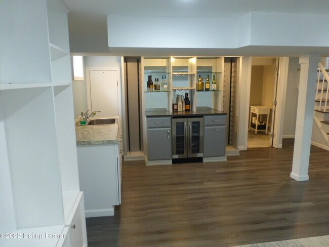 Building Photo - 701 Rudy Ln