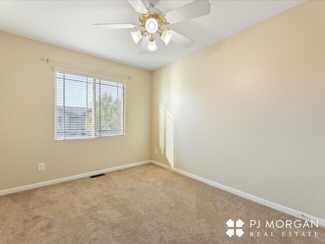 Building Photo - 3 Bedroom , 2 Bathroom House - Available I...