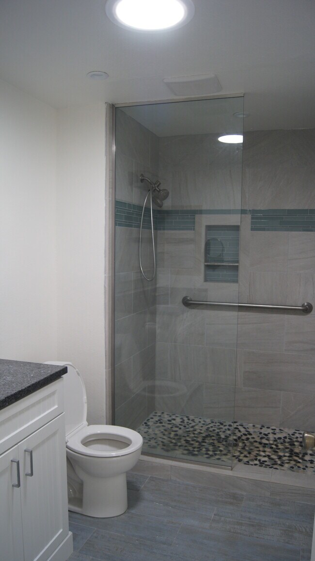 Building Photo - 27403 Garza Dr