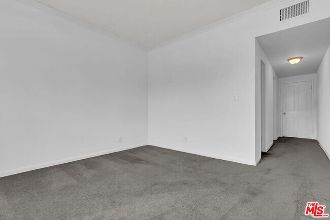 Building Photo - 8642 Gregory Wy