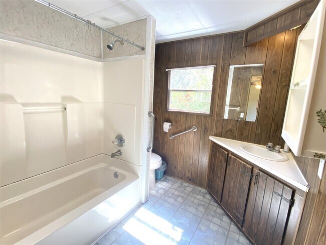 Building Photo - 14662 Brooks Rd