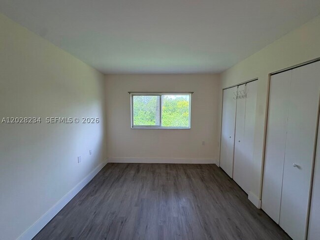 Building Photo - 1141 Lake Victoria Dr