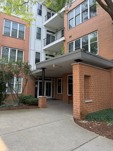 Building Photo - 370 Farrell St
