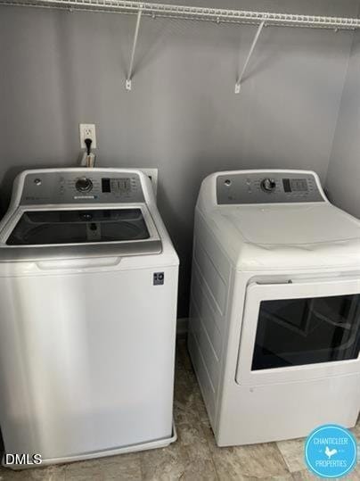 Building Photo - 8960 Commons Townes Dr