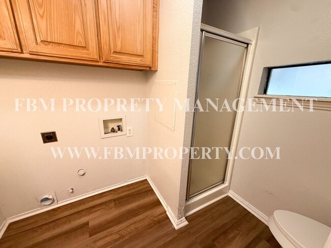 Building Photo - 108 Sunset Cir