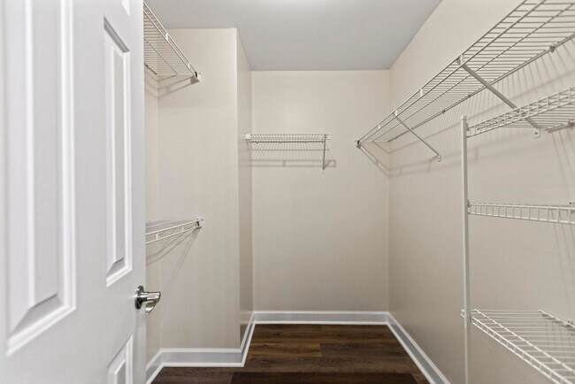 Building Photo - 4 Bedroom with Large Lot Available Now!
