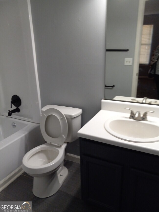 Building Photo - 2036 Charter Manor