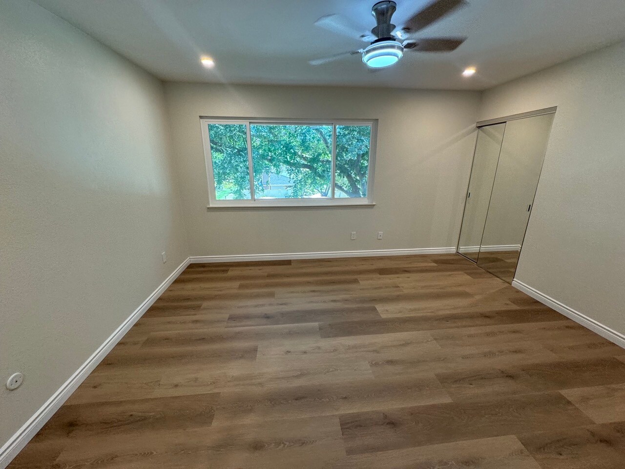 Building Photo - 28835 Conejo View Dr