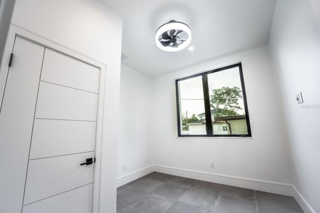 Building Photo - 3010 W Trilby Ave