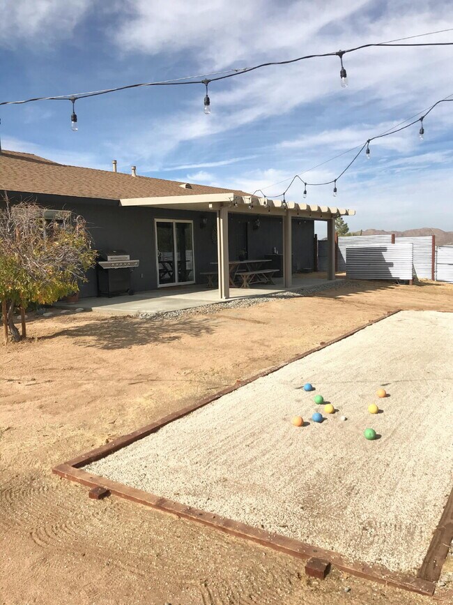 Building Photo - Rare Opportunity for Spacious, Modern Sout...