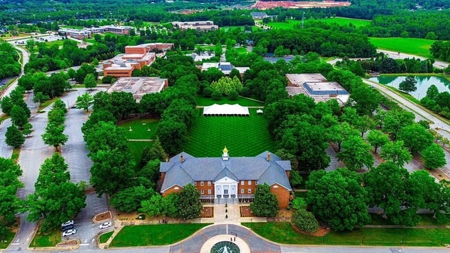 Building Photo - 140 Rowan St