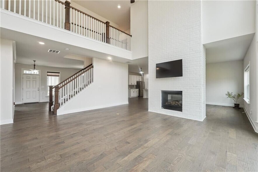 Building Photo - 4055 Starwood Dr