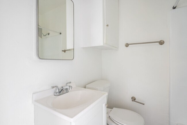 Building Photo - Studio on the Venice Beach Boardwalk - MOV...