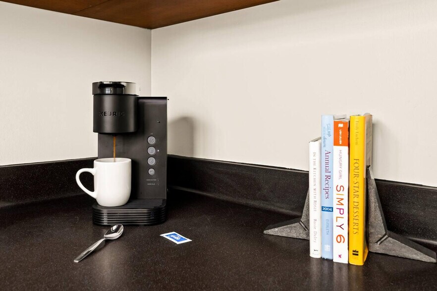 Building Photo - 1216 SW Adams St