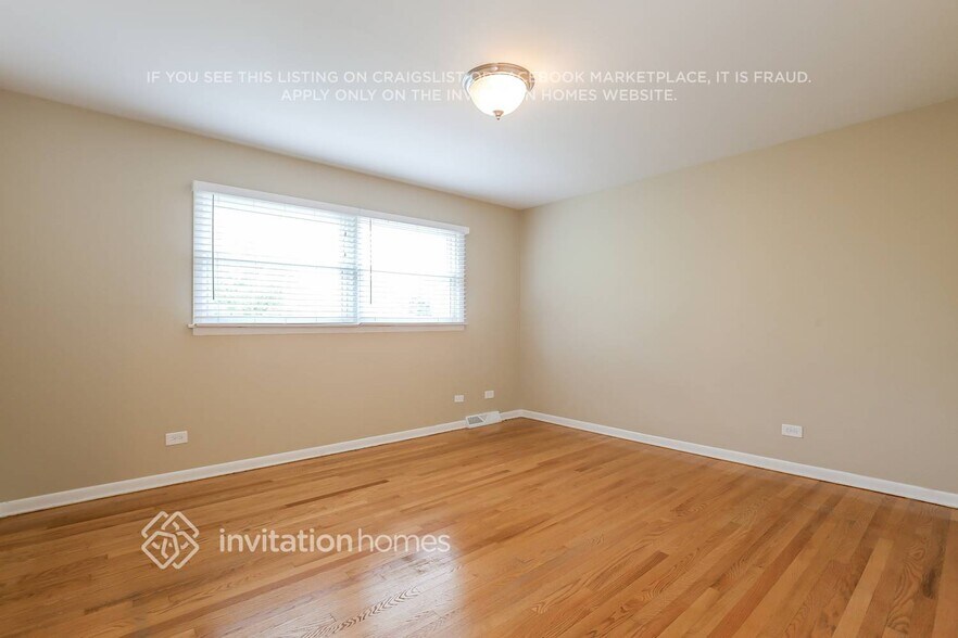 Building Photo - 10801 Kolmar Ave