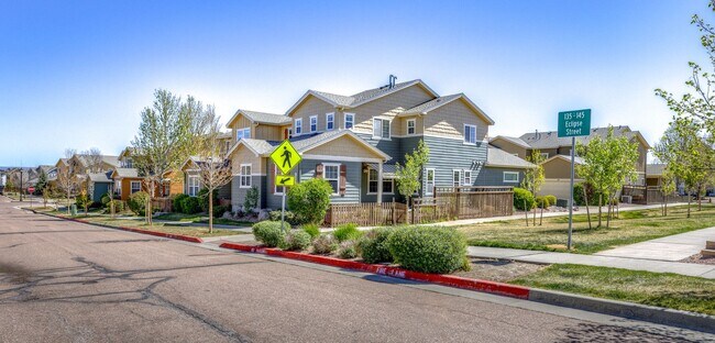 Building Photo - Westside 3 Bed Townhouse in Gold Hill Mesa