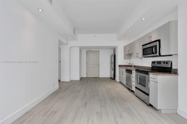 Building Photo - 111 E Flagler St