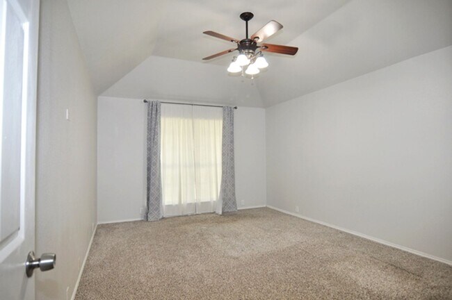 Building Photo - Lovely 3-bed, 2-bath home in North Fort Wo...