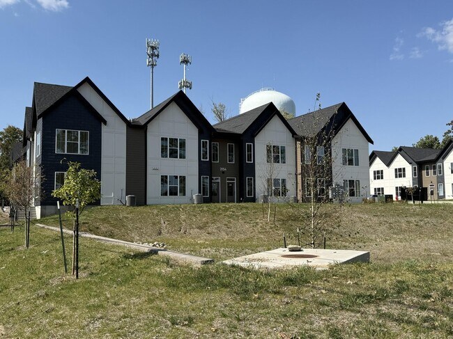 Building Photo - Park Indy: 1-Bedroom Apartment