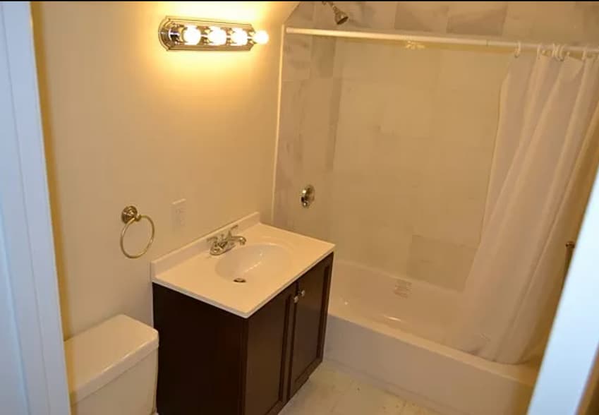 Building Photo - 172 Fuller St