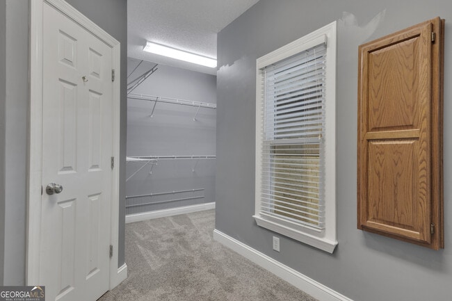 Building Photo - 135 Handshaker Ct