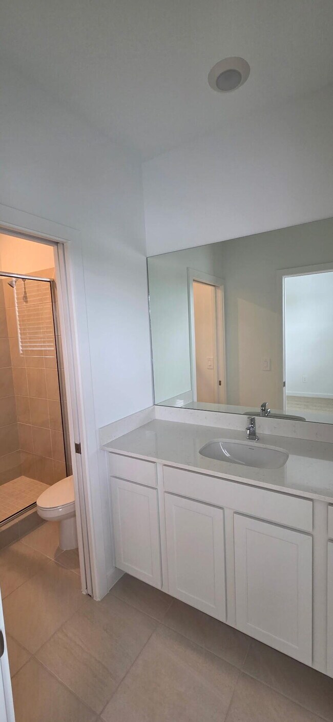 Building Photo - 202 Lakeside Lndg Dr