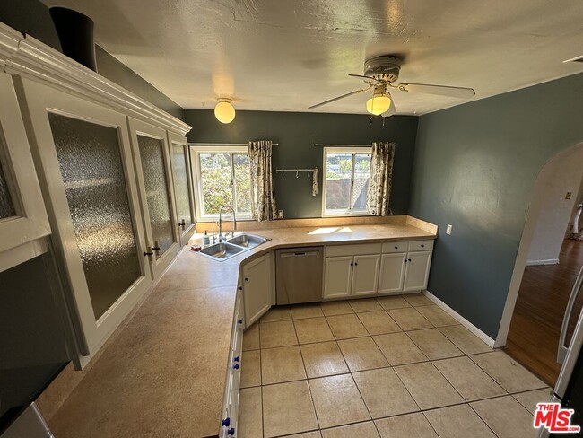 Building Photo - 4001 Chevy Chase Dr