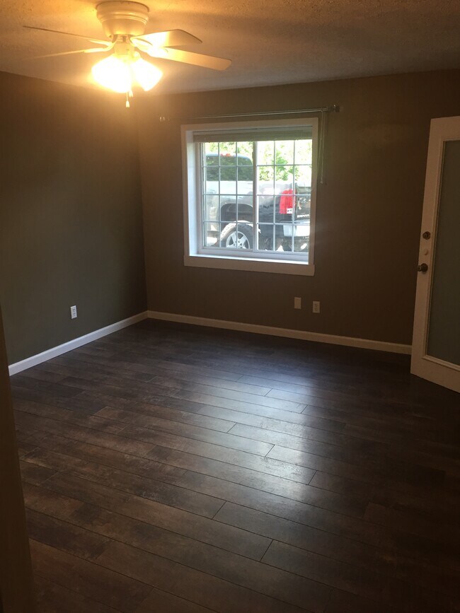 Building Photo - 6908 Dorchester Dr