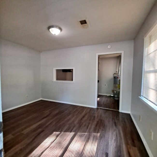 Building Photo - First Month Rent Free!! Welcome to 2655 Whitman!