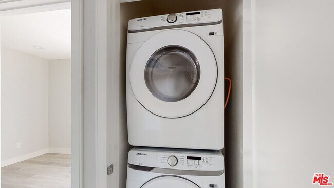 Building Photo - 236 Rosemont Ave