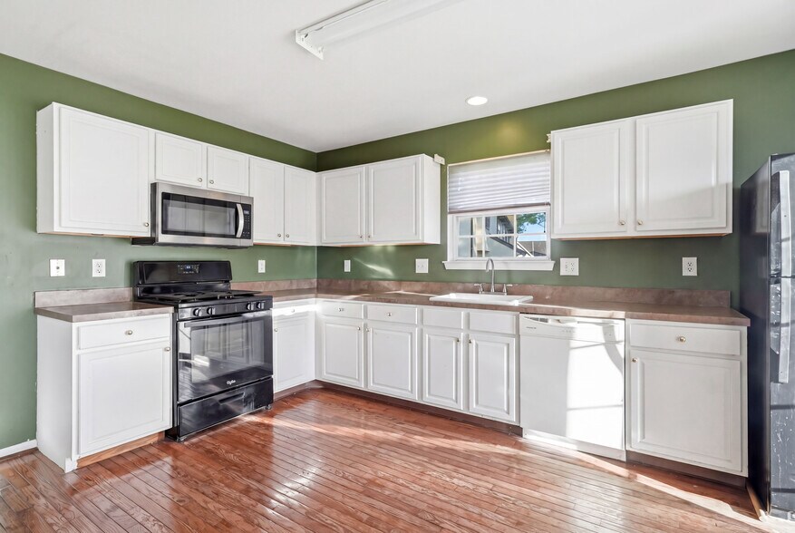 Building Photo - 327 Allens Ln