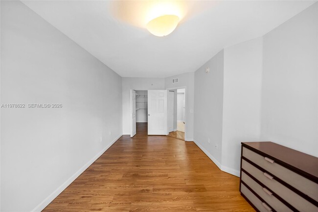 Building Photo - 17125 N Bay Rd