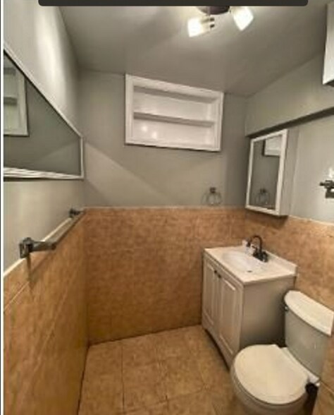 Lower Level Bath & Shower - 7141 Quivas